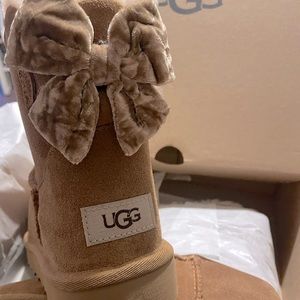 Ugg mini Bailey Bow Crushed Velvet boot